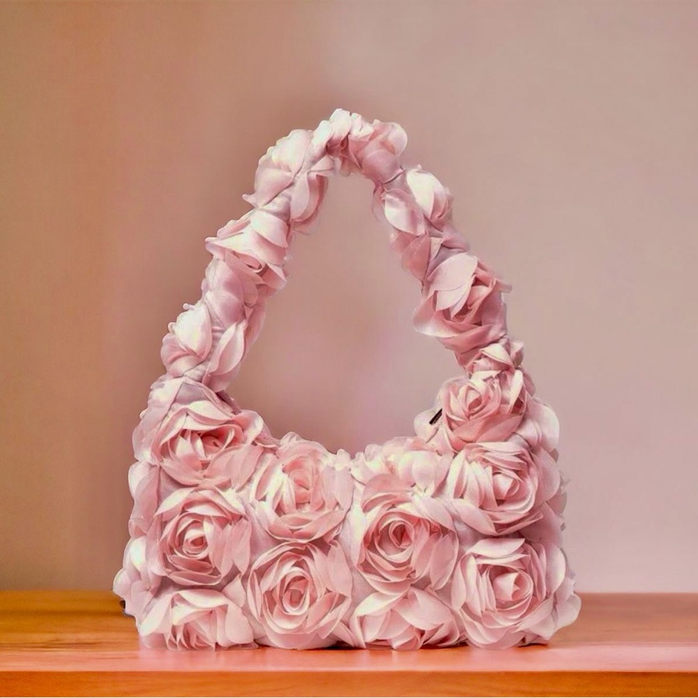 Enchanting roses shoulder bag
